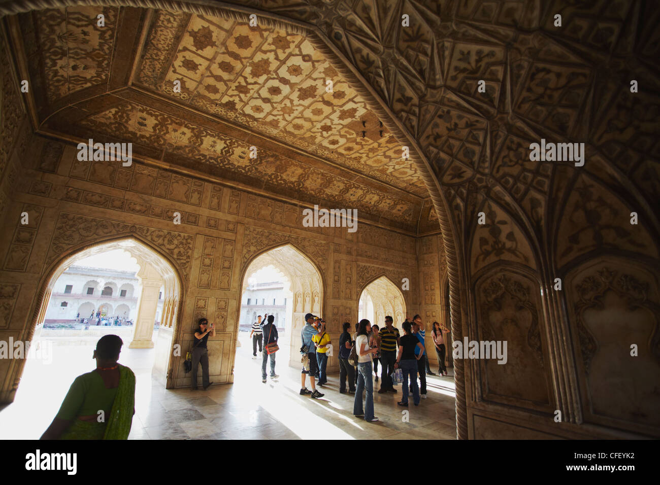 Touristen in Khas Mahal in Agra Fort, UNESCO-Weltkulturerbe, Agra, Uttar Pradesh, Indien, Asien Stockfoto