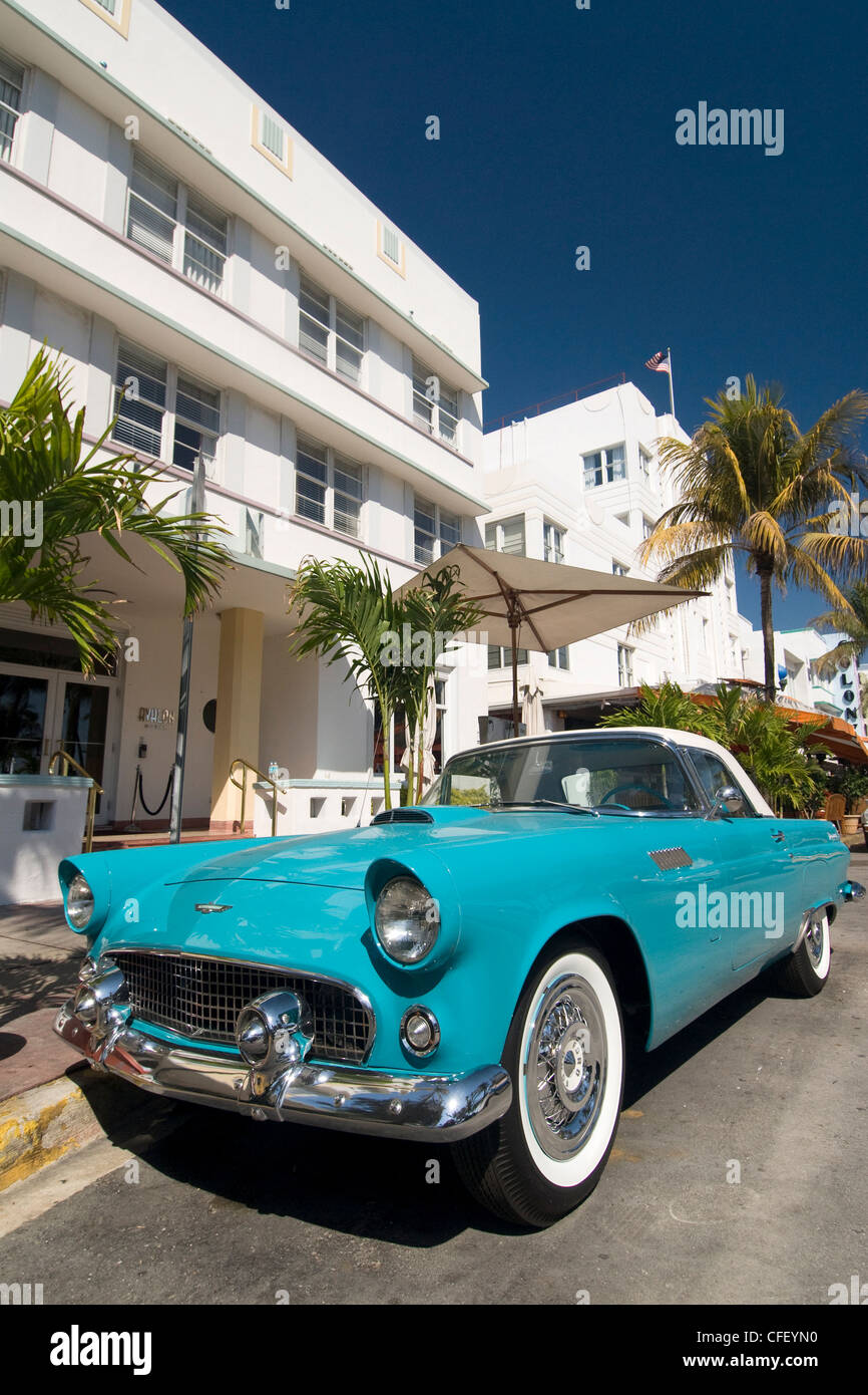 Klassische Antike Thunderbird, Art Deco District, South Beach, Miami, Florida, Vereinigte Staaten von Amerika, Stockfoto