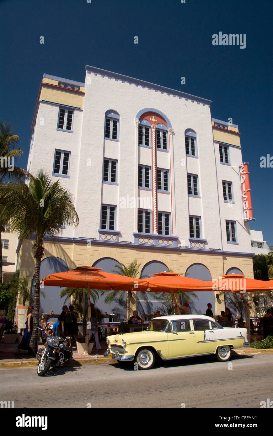 Klassisch, mit alten Chevrolet, Art Deco District, South Beach, Miami, Florida, Vereinigte Staaten von Amerika, Stockfoto