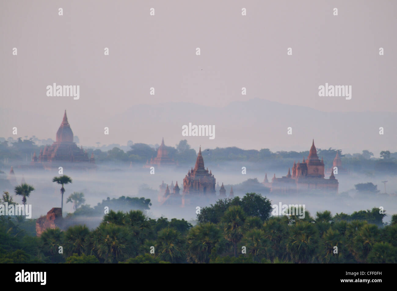 Sonnenaufgang, der Tempel und Pagoden der zerstörten Altstadt, Bagan, Myanmar, Asien Stockfoto