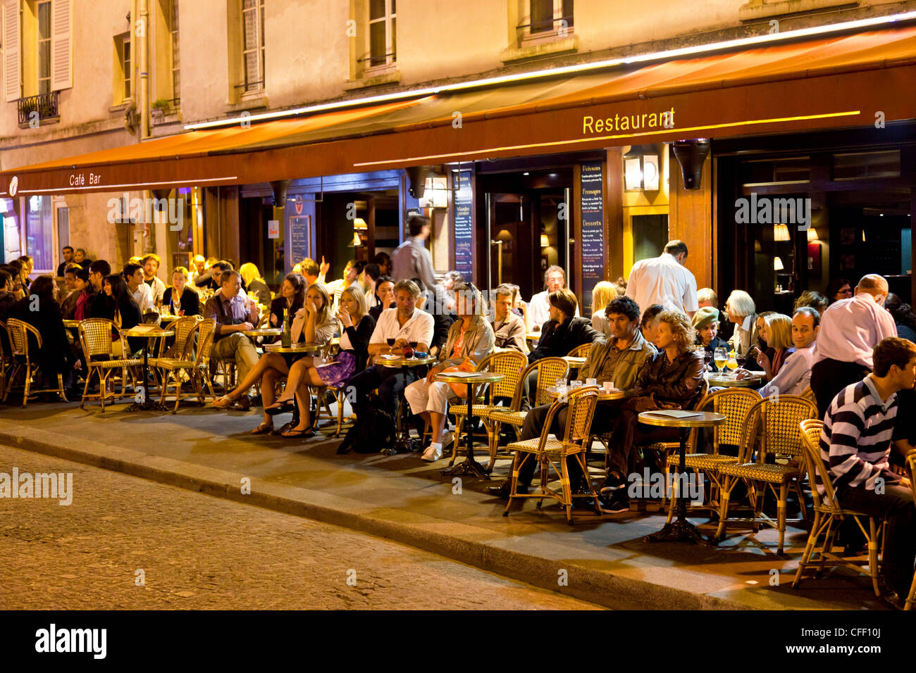 Café-Szene bei Nacht, Paris, Frankreich, Europa Stockfoto