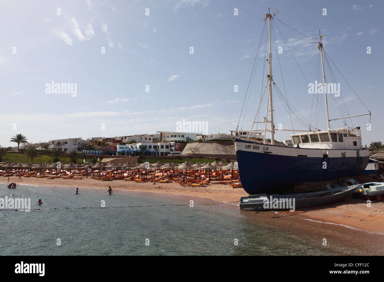 Das springen über Gib-Entertainment-Bereich in Sharks Bay, das beliebte Tauchgebiet in Sharm el-Sheikh, Sinai South, Ägypten Stockfoto