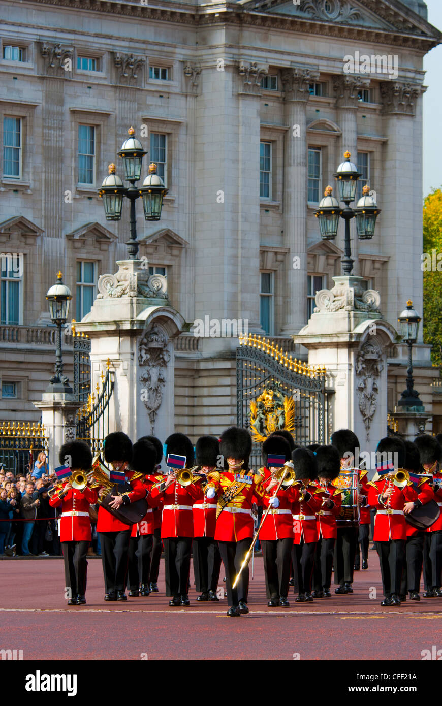 Wie Lange Stehen Die Wachen Vor Dem Buckingham Palace Bewacht den palast -Fotos und -Bildmaterial in hoher Auflösung – Alamy