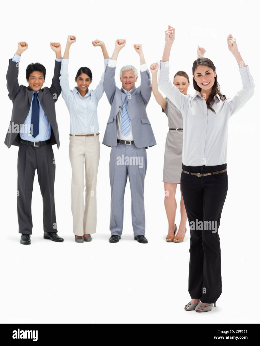 Lächelnde Business-Team ihre Arme mit einer Frau im Vordergrund Stockfoto