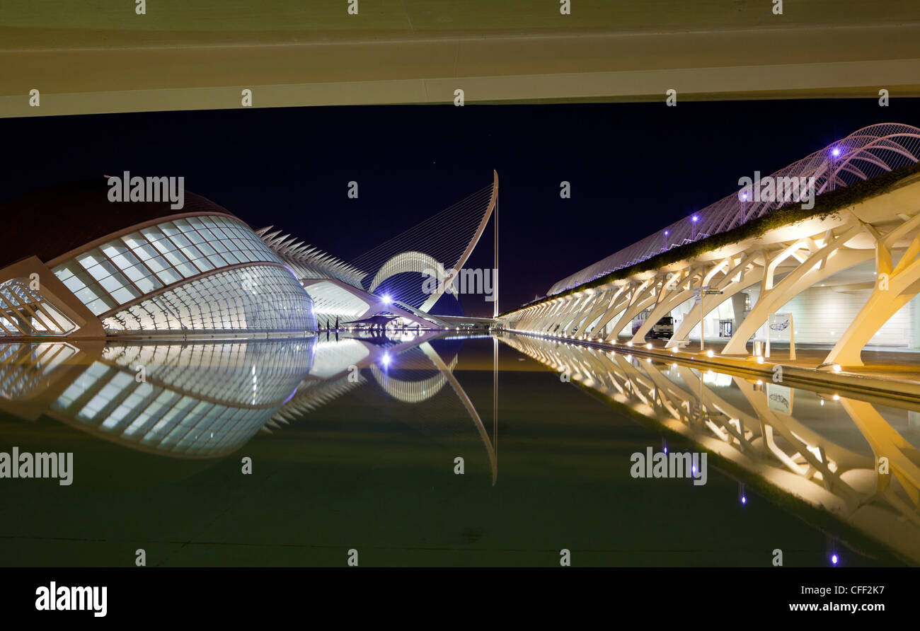 Museo de Las Ciencias Príncipe Felipe und L'Hemispheric bei Nacht, Ciudad de Las Artes y de Las Ciencias, Valencia, Spanien, Europa Stockfoto Museo de Las Ciencias Príncipe Felipe und L'Hemispheric bei Nacht, Ciudad de Las Artes y de Las Ciencias, Valencia, Spanien, Europa Stockfoto