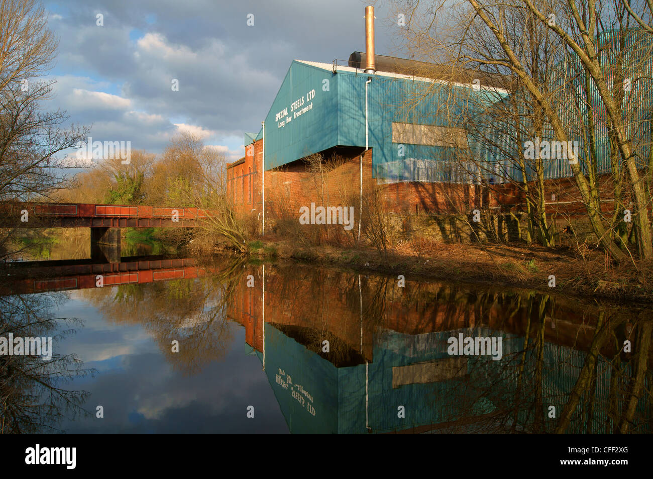 UK, South Yorkshire, Sheffield, Fluss Don, Industrie & East Coast Brücke Stockfoto