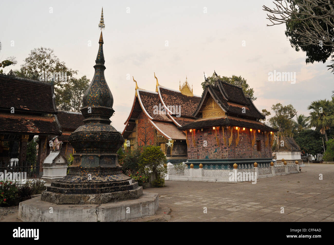 Abends am Wat Xieng Thong, Luang Prabang, Laos Stockfoto