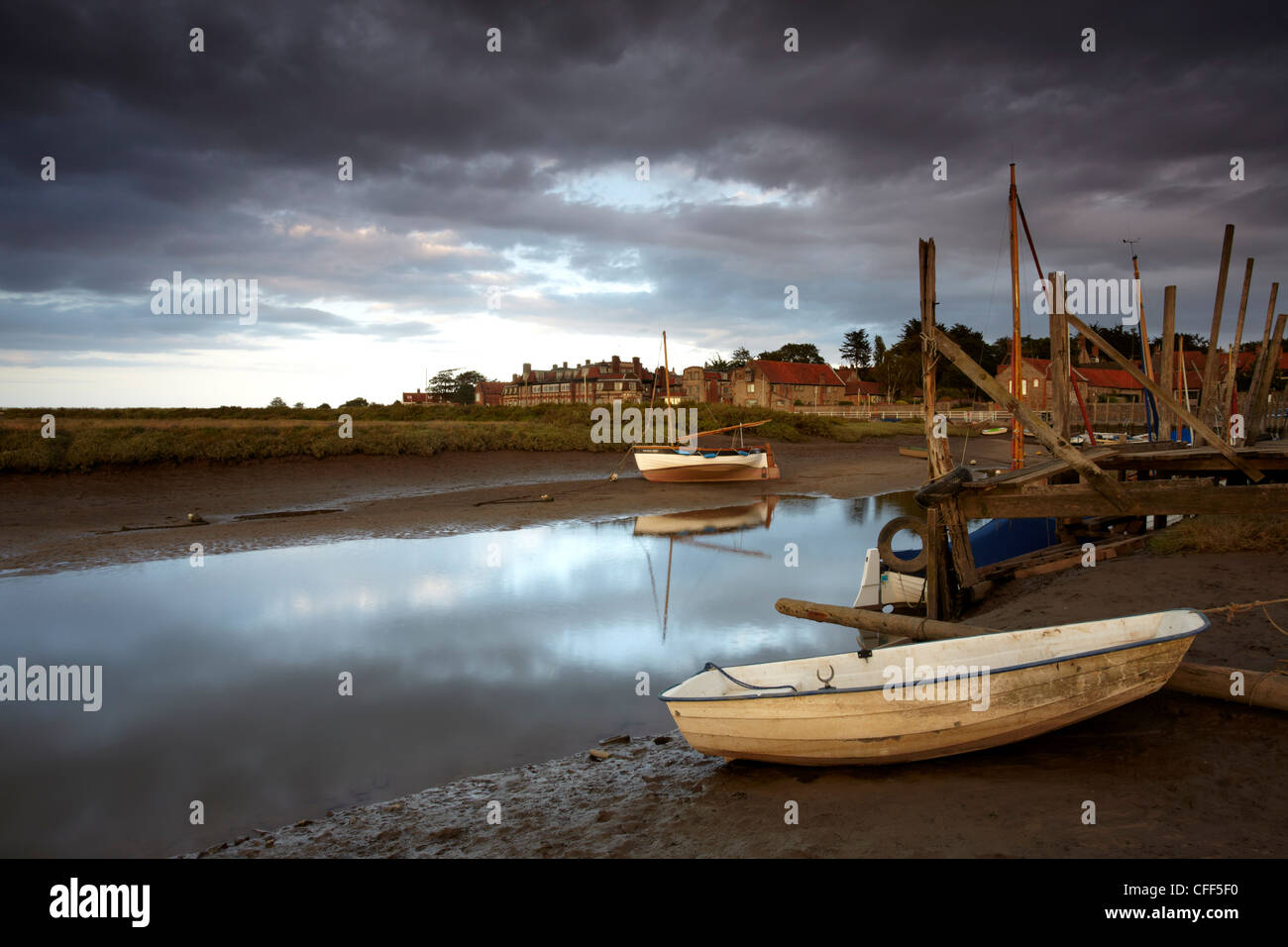 Einen stimmungsvollen Sommerabend am Blakeney Quay, North Norfolk, England, Vereinigtes Königreich, Europa Stockfoto