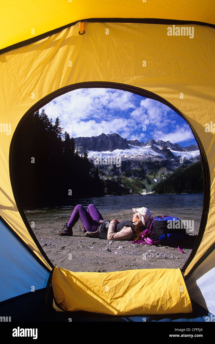 Schöner See Wasser: Wanderer und Campingplatz, Tantalus Provincial Park in British Columbia, Kanada. Stockfoto