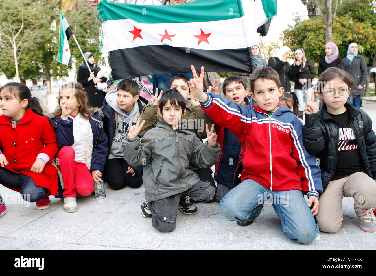 Syrischen Leute in Griechenland Protest gegen den syrischen Präsidenten Bashar Assad in der Mitte von Athen nach Hause gehen. Stockfoto