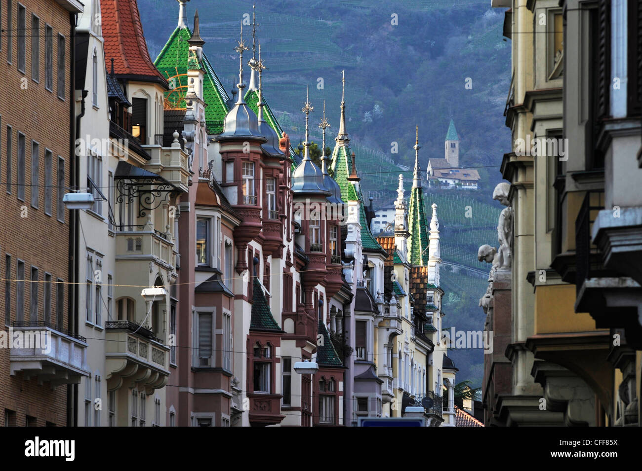 Fassaden der Häuser mit Erkern und Türmchen, Bozen, Südtirol, Alto Adige, Italien, Europa Stockfoto