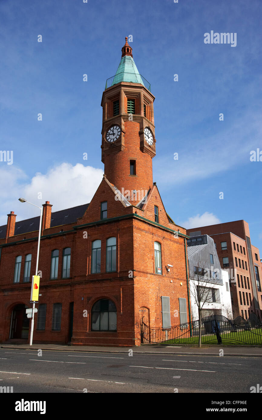 restaurierte Turmuhr an der Gaswerke Website Ormeau Road Belfast Nordirland Vereinigtes Königreich Stockfoto