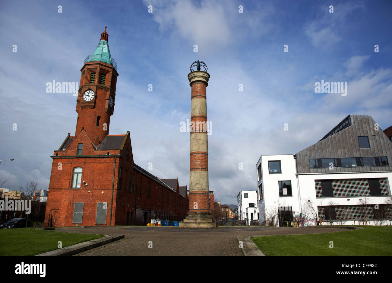 restaurierte Turmuhr und Trichter im Gaswerk Website Belfast Nordirland Vereinigtes Königreich Stockfoto