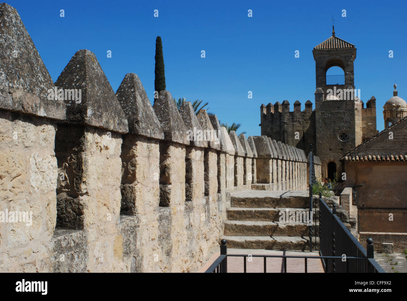 Mauern des Schlosses an der Festung von Westeuropa Christian Kings, Córdoba, Andalusien, Spanien. Stockfoto