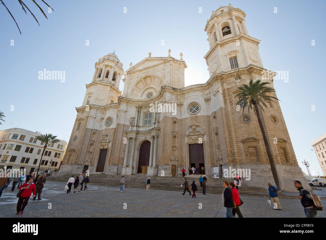 Wunderbare Kathedrale von neoklassizistischen Stil der Altstadt von Cadiz, Spanien Stockfoto