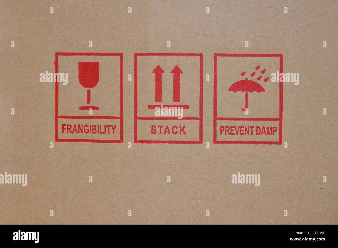 Versand-Symbole auf Karton. Stockfoto