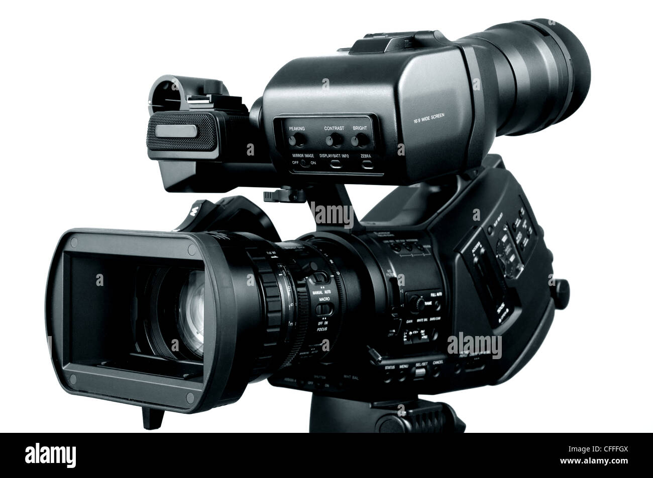 Professionelle HD-Videokamera auf weiß Stockfoto