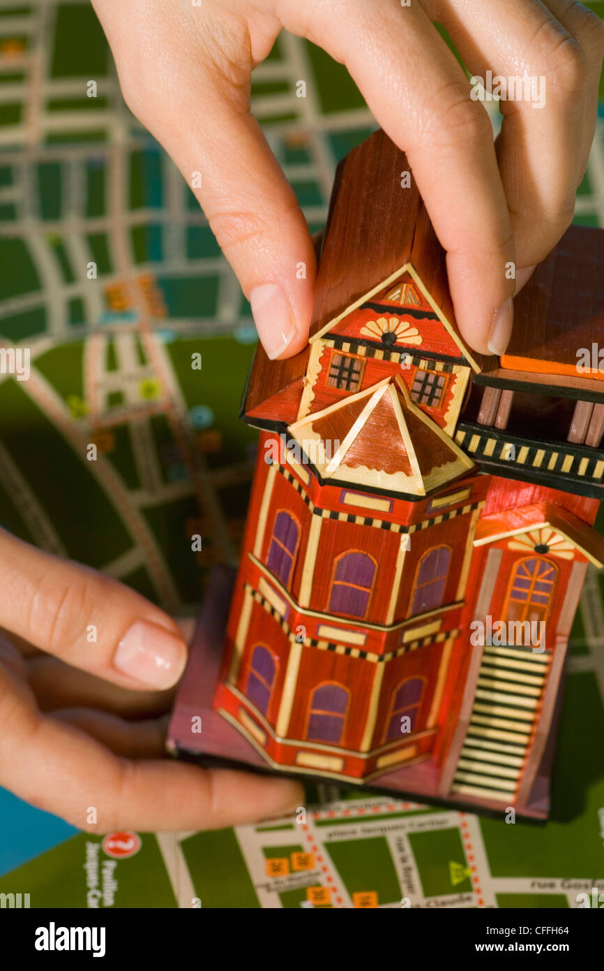 Kleines Haus mit Hand Stockfoto