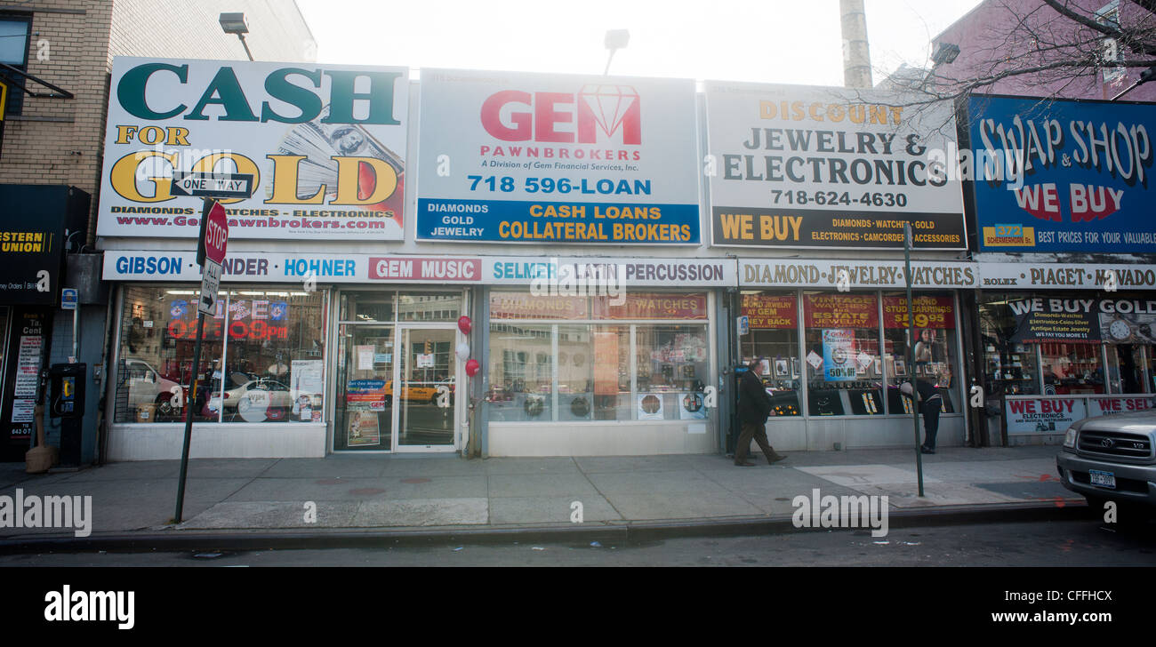Pfandhaus, Scheckeinlösung Business Check und einem Second Hand Laden gehören zu den Unternehmen entlang der Flatbush Avenue in Brooklyn Stockfoto