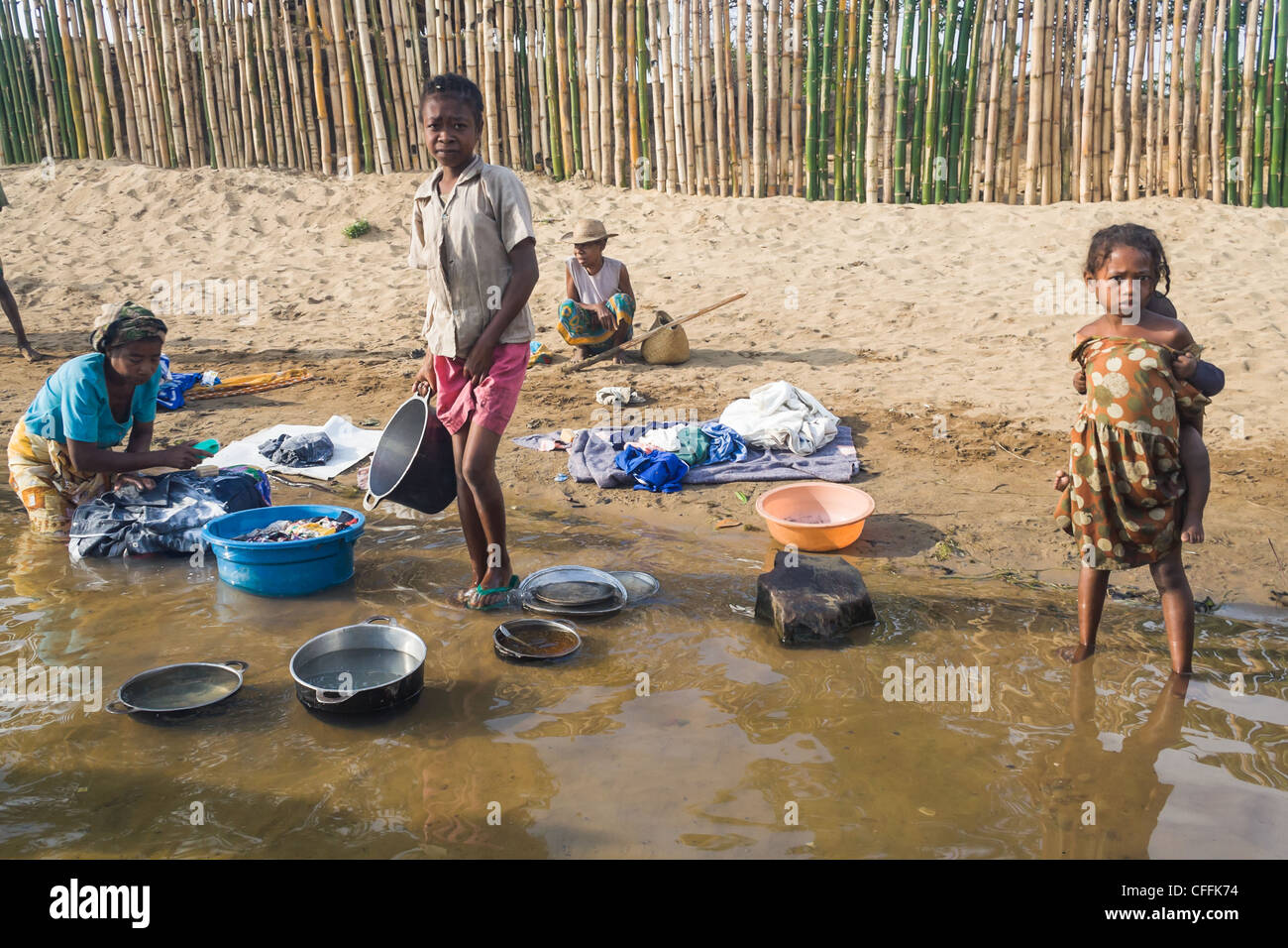 Betsimisaraka Familie im Pangalanes Kanal, östlichen Madagaskars Stockfoto