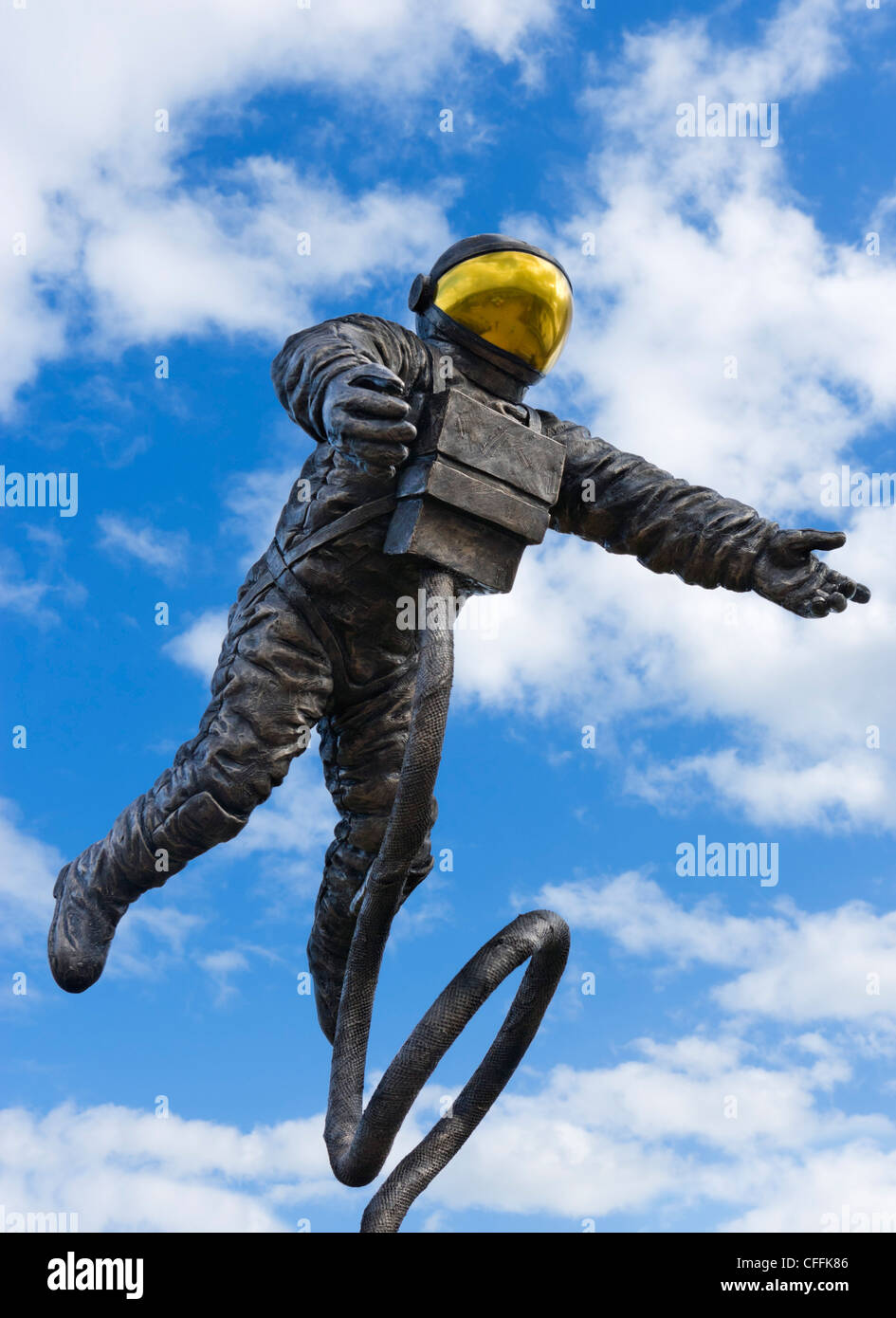 Skulptur eines Astronauten außerhalb der National Space Centre, Leicester, Leicestershire, England, UK Stockfoto
