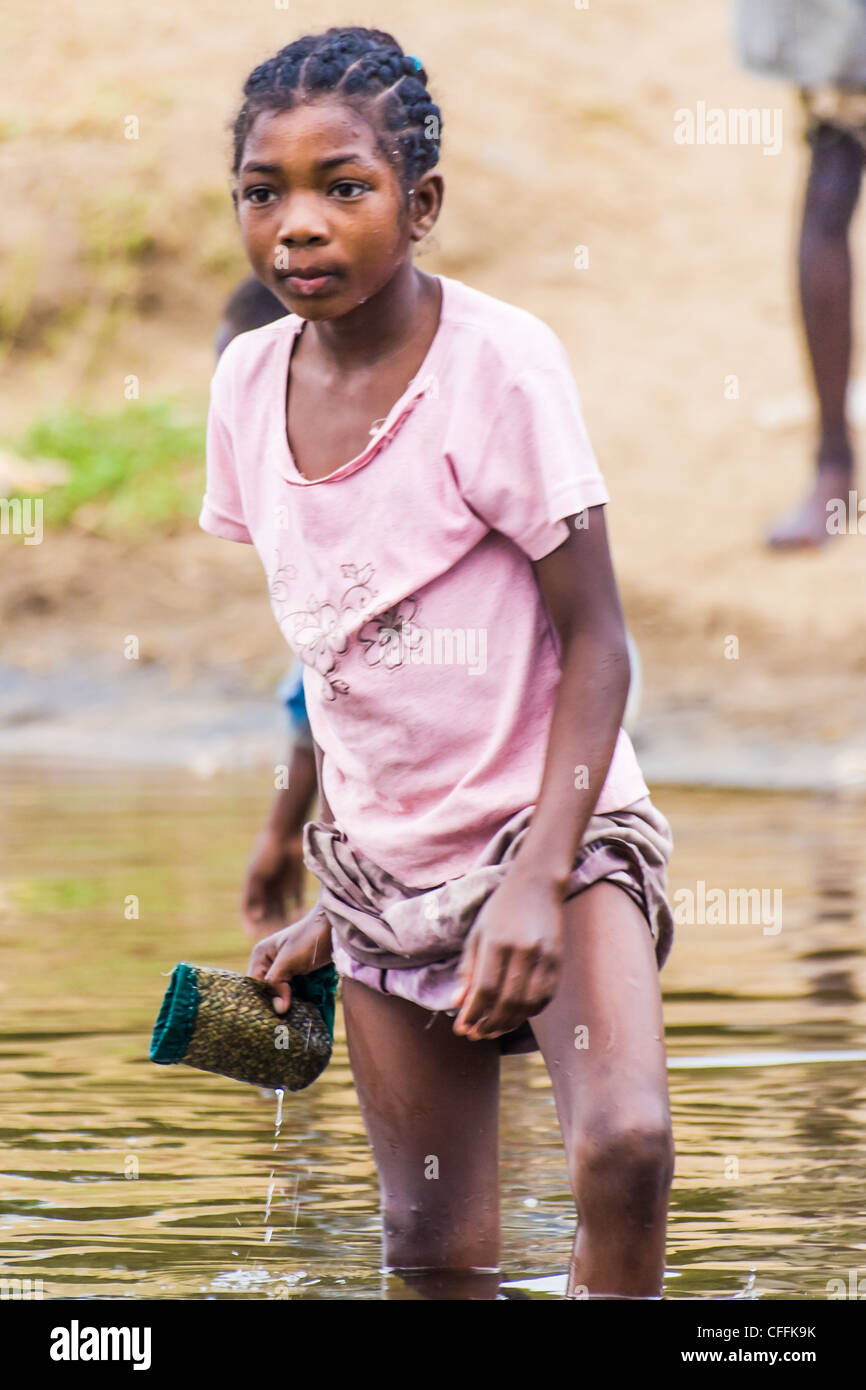 Betsimisaraka Mädchen im Pangalanes Kanal, östlichen Madagaskars Stockfoto