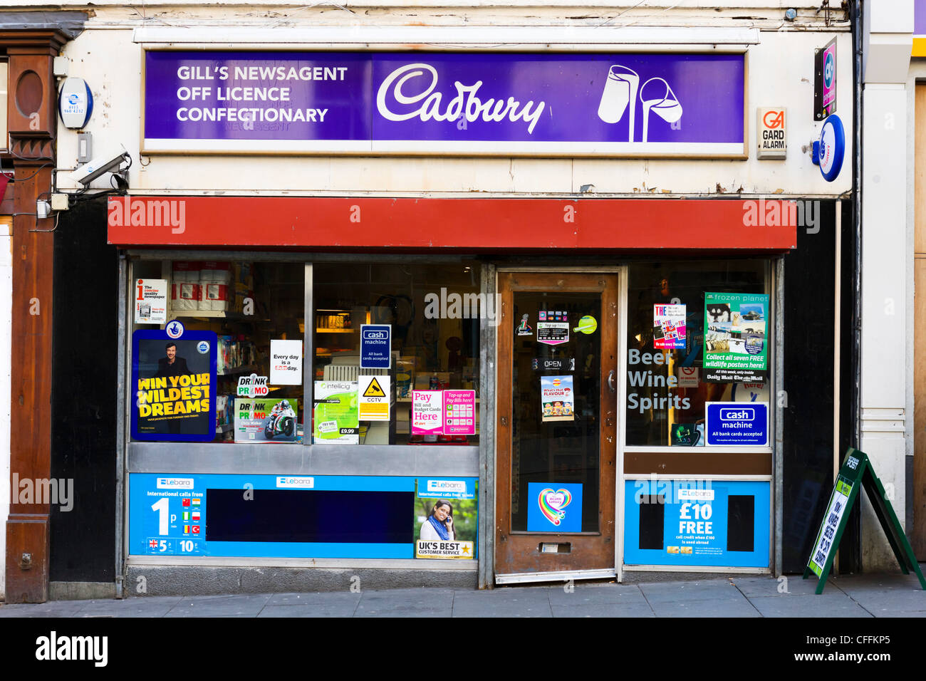 Örtlichen Zeitschriftenladen und Lizenz, Nottingham, England, UK Stockfoto