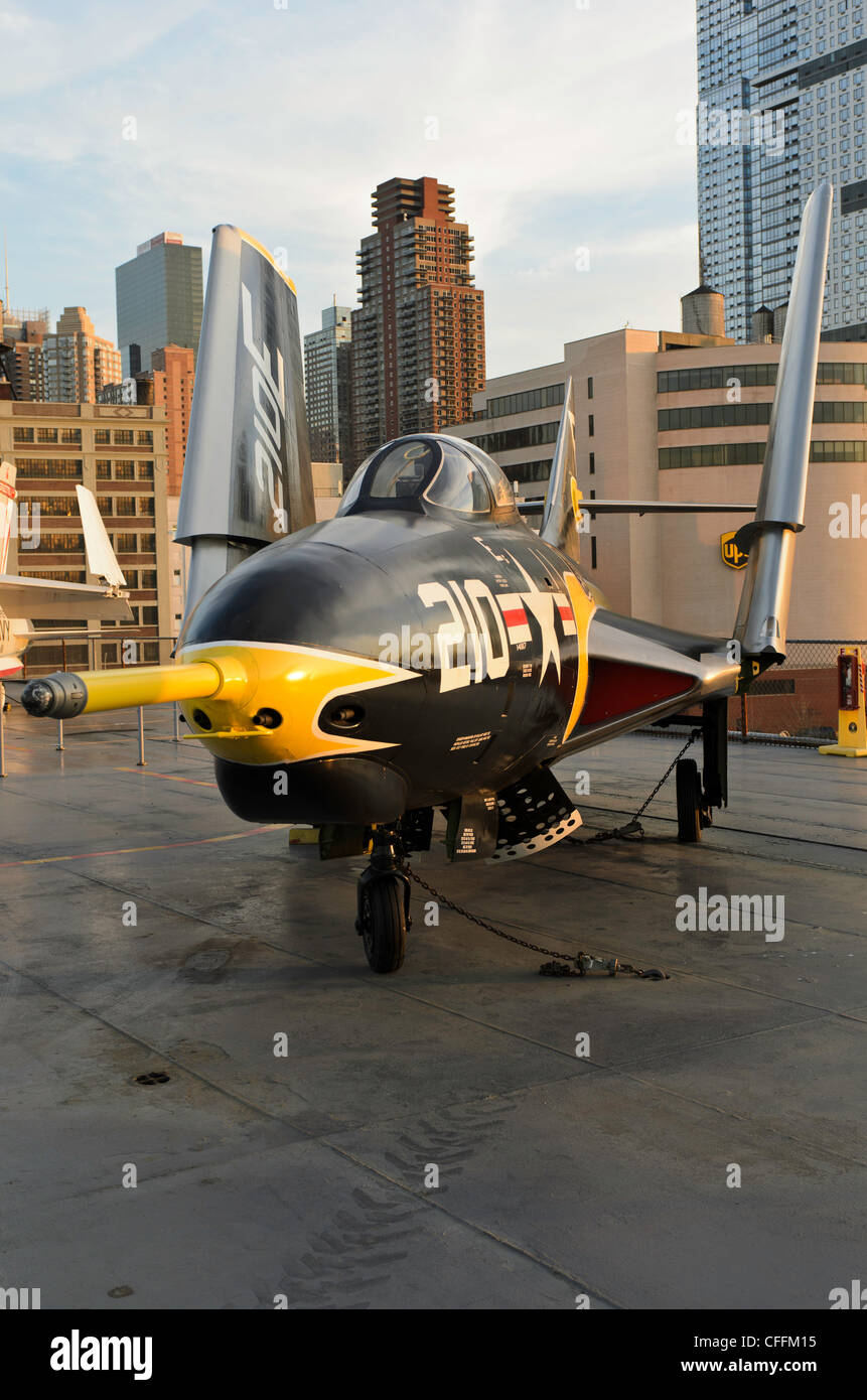 AFJ9 Grumman F9F8 Cougar Stockfotografie Alamy