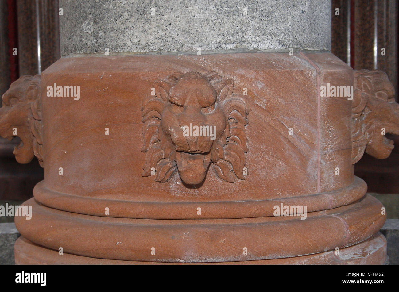 der Löwe auf Buxton Memorial in Victoria Tower Gardens London hautnah Stockfoto