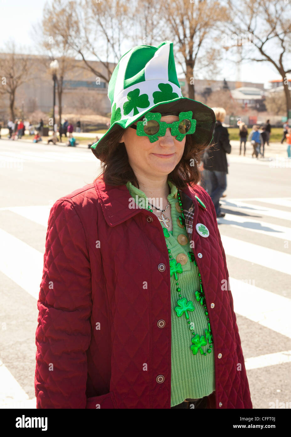 Eine weibliche St. Patricks Day Parade Teilnehmer Stockfoto
