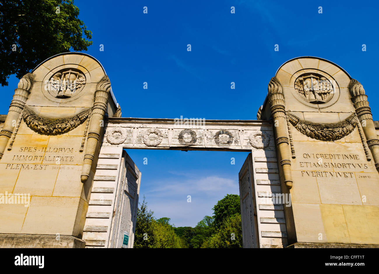 Tore am Haupteingang, Friedhof Père Lachaise, Paris, Frankreich Stockfoto