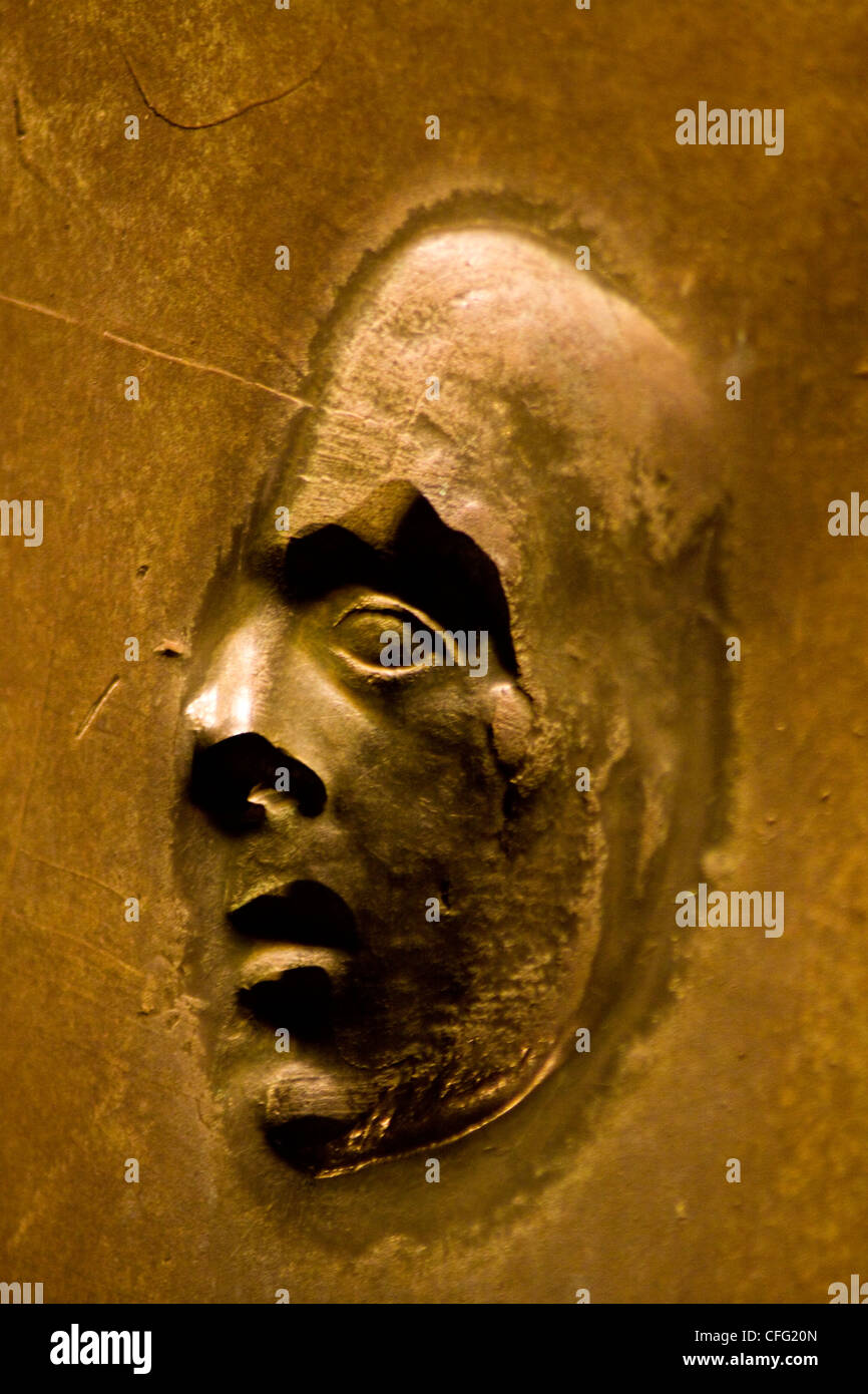 Nahaufnahme von Bronze Basrelief negative Zahl von Robert Graham Titled "Social Programme" - 2. Begriff Raum FDR Mem, Washington DC Stockfoto