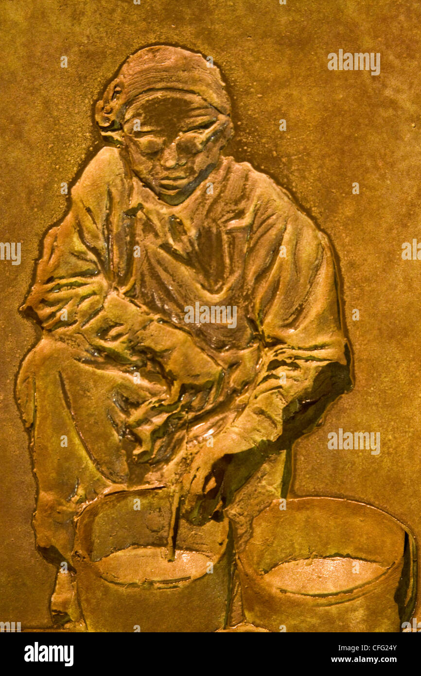 Nahaufnahme von Bronze Basrelief negative Zahl von Robert Graham Titled "Social Programme" - 2. Begriff Raum FDR Mem, Washington DC Stockfoto