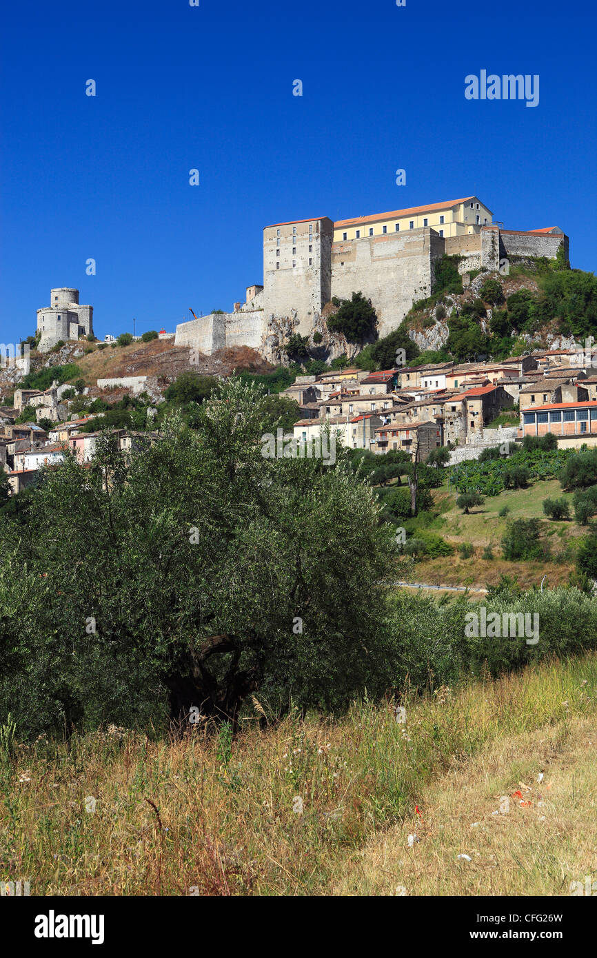 Italien, Kampanien, Montesarchio, Altstadt und mittelalterliche Burg Stockfoto