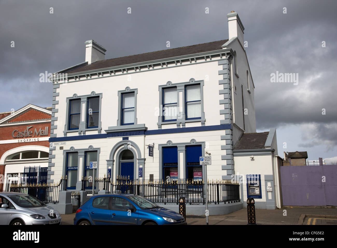 Ulster Bank Filiale Gebäude Altmarkt square Antrim County Antrim-Nordirland Vereinigtes Königreich Stockfoto