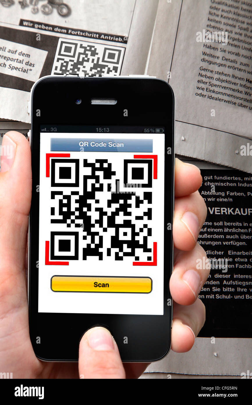 QR-Code Reader, schnelle Reaktion, die Kamera des Mobiltelefons prüft die Informationen auf den QR-Code-Zeichen. Stockfoto