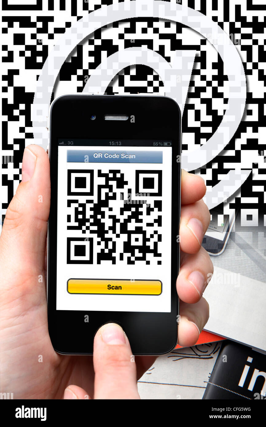 QR-Code Reader, schnelle Reaktion, die Kamera des Mobiltelefons prüft die Informationen auf den QR-Code-Zeichen. Stockfoto
