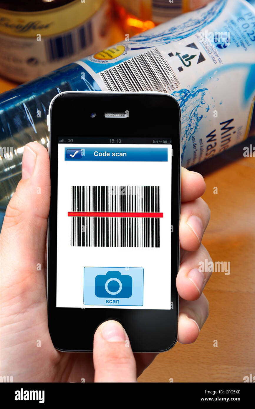 Handy, Smartphone, PDA, I-Telefon, mit einem Barcode-Scanner App.  Barcodeinformationen zu Produkten zu lesen Stockfotografie - Alamy