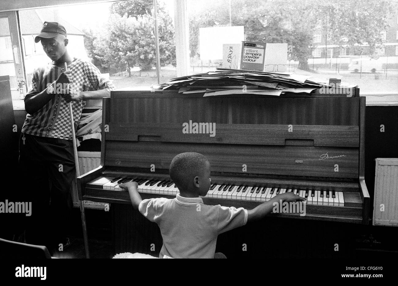 Kinder in einem Jugendclub in Brixton, London Stockfoto