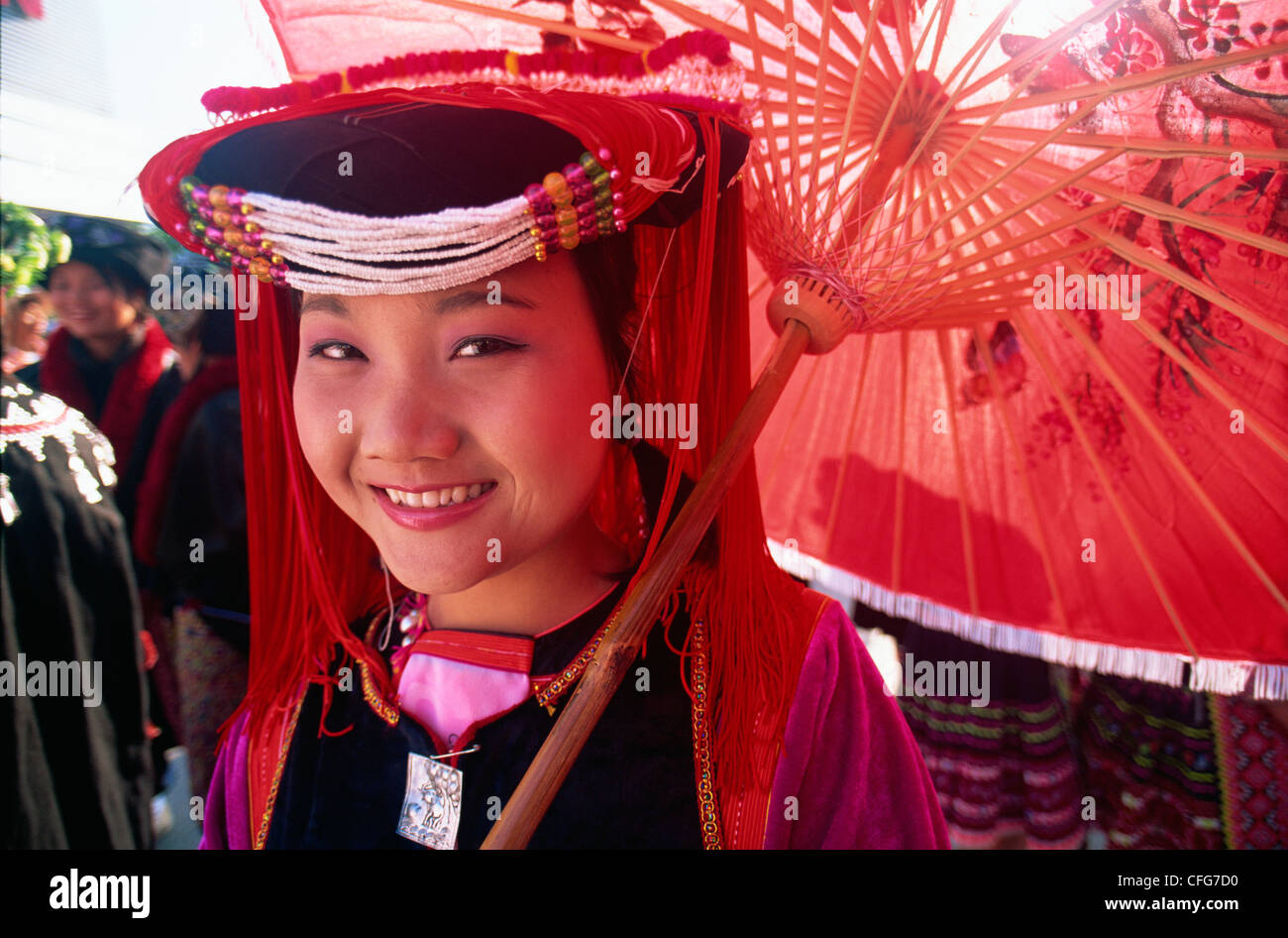 Thailand, Goldenes Dreieck, Chiang Rai, Lisu Hilltribe Mädchen tragen traditionelle Kopfbedeckung Stockfoto
