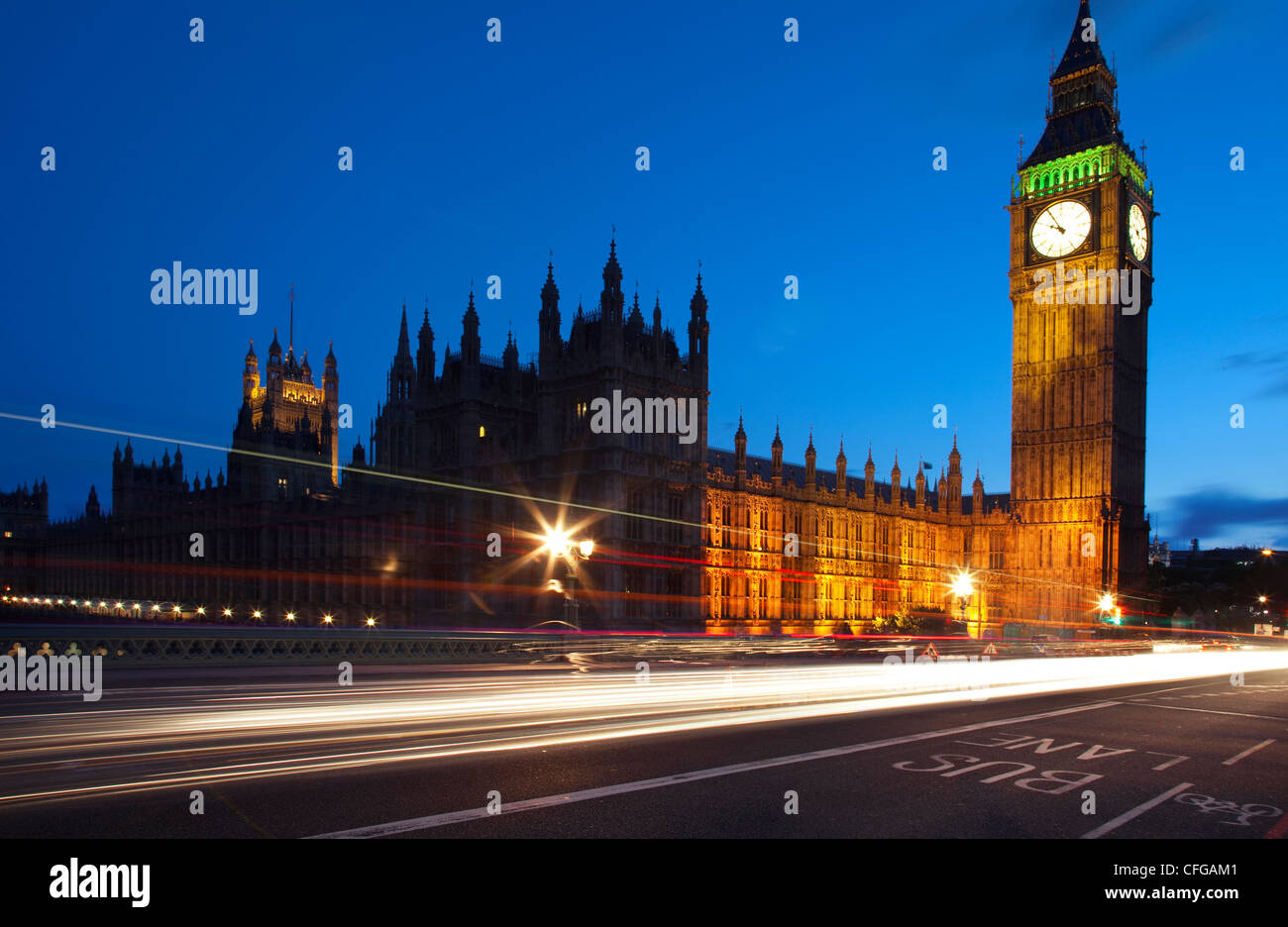 Houses of Parlament und Big Ben in London bei Nacht Stockfoto