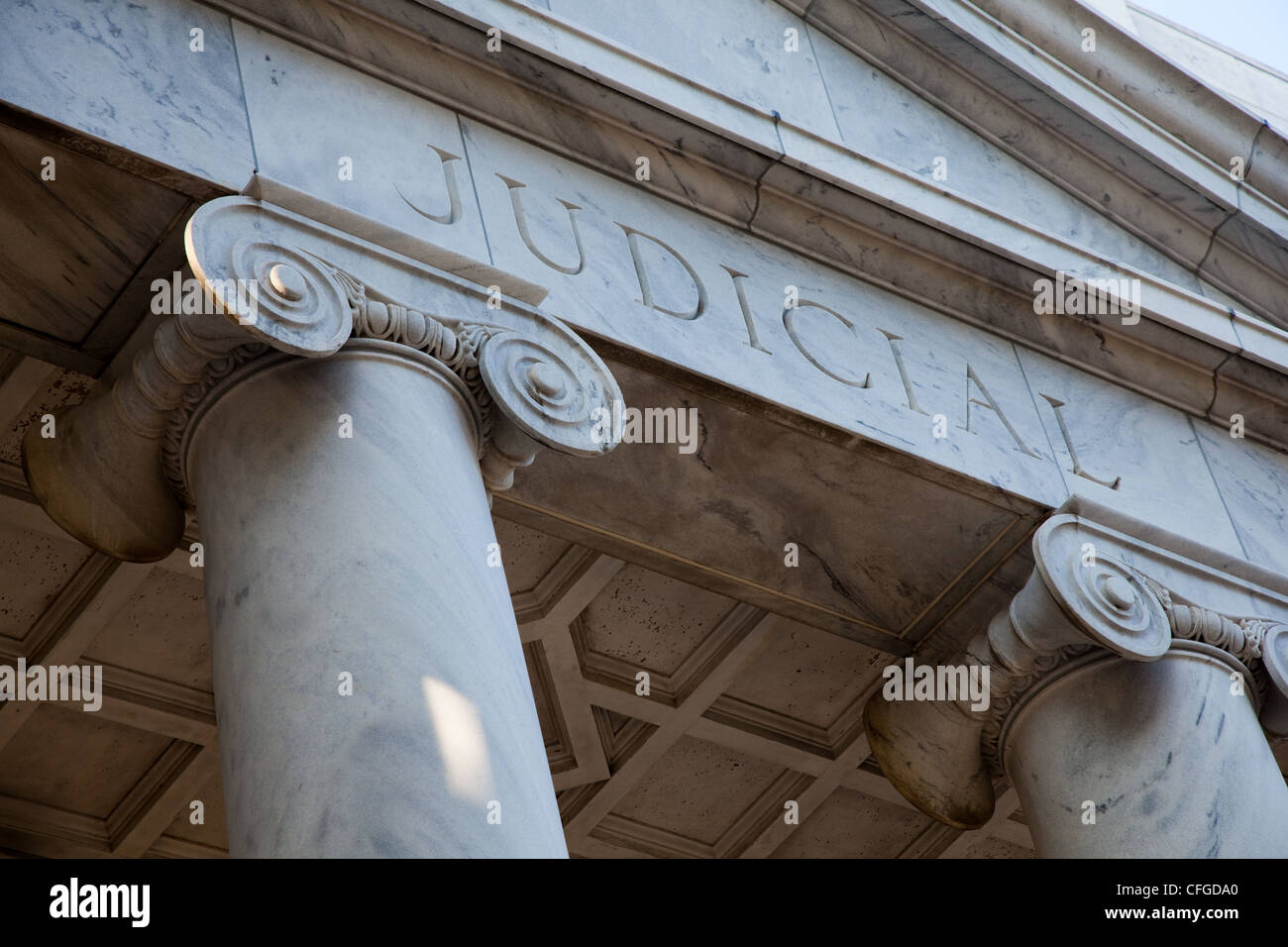 Regierungsgebäude mit griechischen Säulen Stockfoto