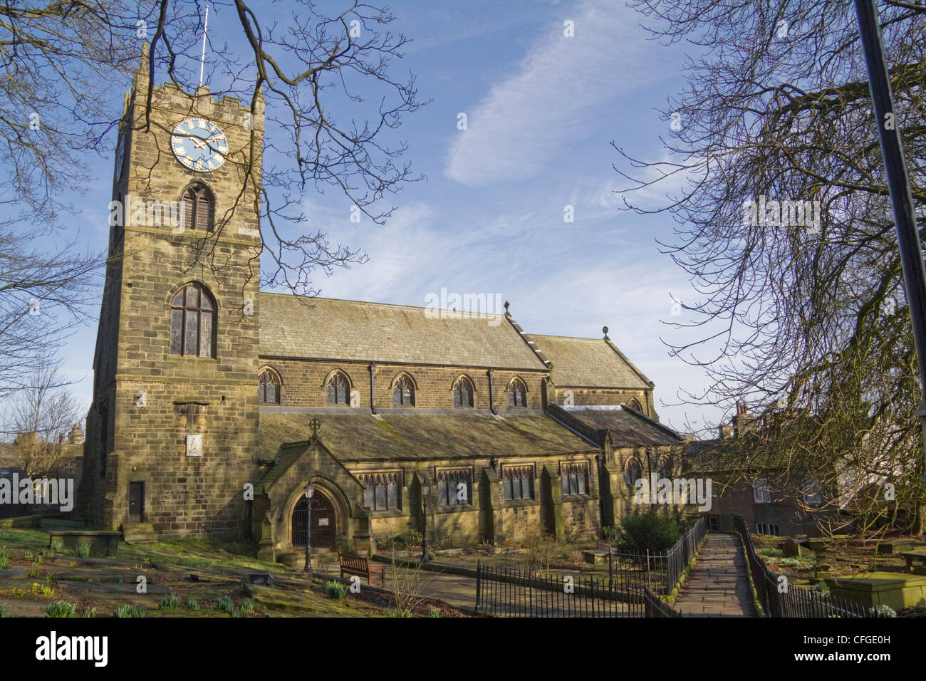 St Michaels und alle Engel Pfarrkirche und Friedhof in Haworth, West Yorkshire, England, UK Stockfoto