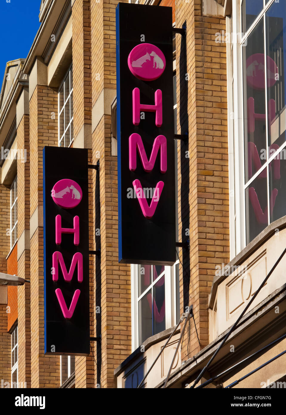 Beschilderung außerhalb HMV shop in Leicester England UK einen britischen High Street Einzelhändler verkaufen Musik Spiele und Entertainment-Produkte Stockfoto