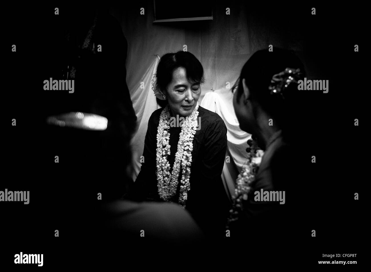 Aung San Suu Kyi trifft sich mit hochrangigen Vertretern der Nationalliga für Demokratie in Rangun Stockfoto