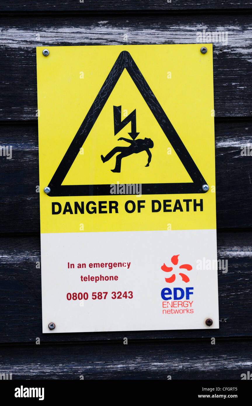 EDF Energy Lebensgefahr durch Stromschlag, Warnschild, Cambridge, England, Vereinigtes Königreich Stockfoto