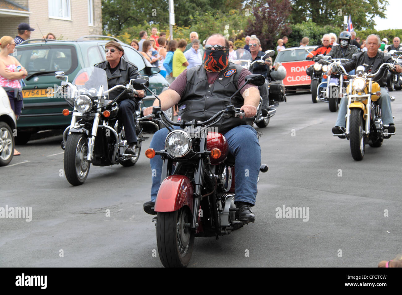 Biker führen Swanage Karneval Prozession 2011, Isle of Purbeck, Dorset, England, Großbritannien, Deutschland, UK, Europa Stockfoto