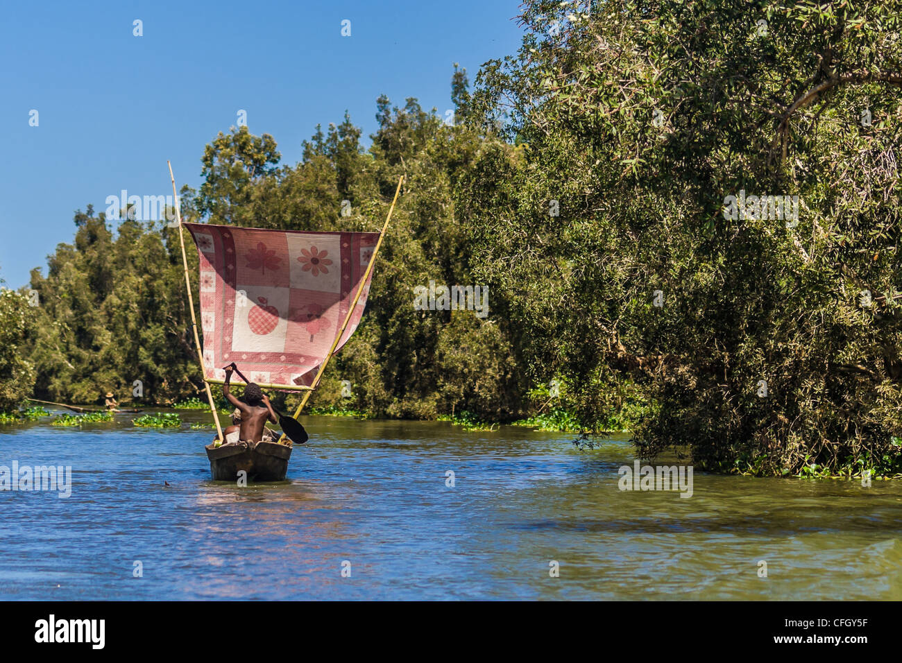 Segelkanu im Pangalanes Kanal, östlichen Madagaskars Stockfoto