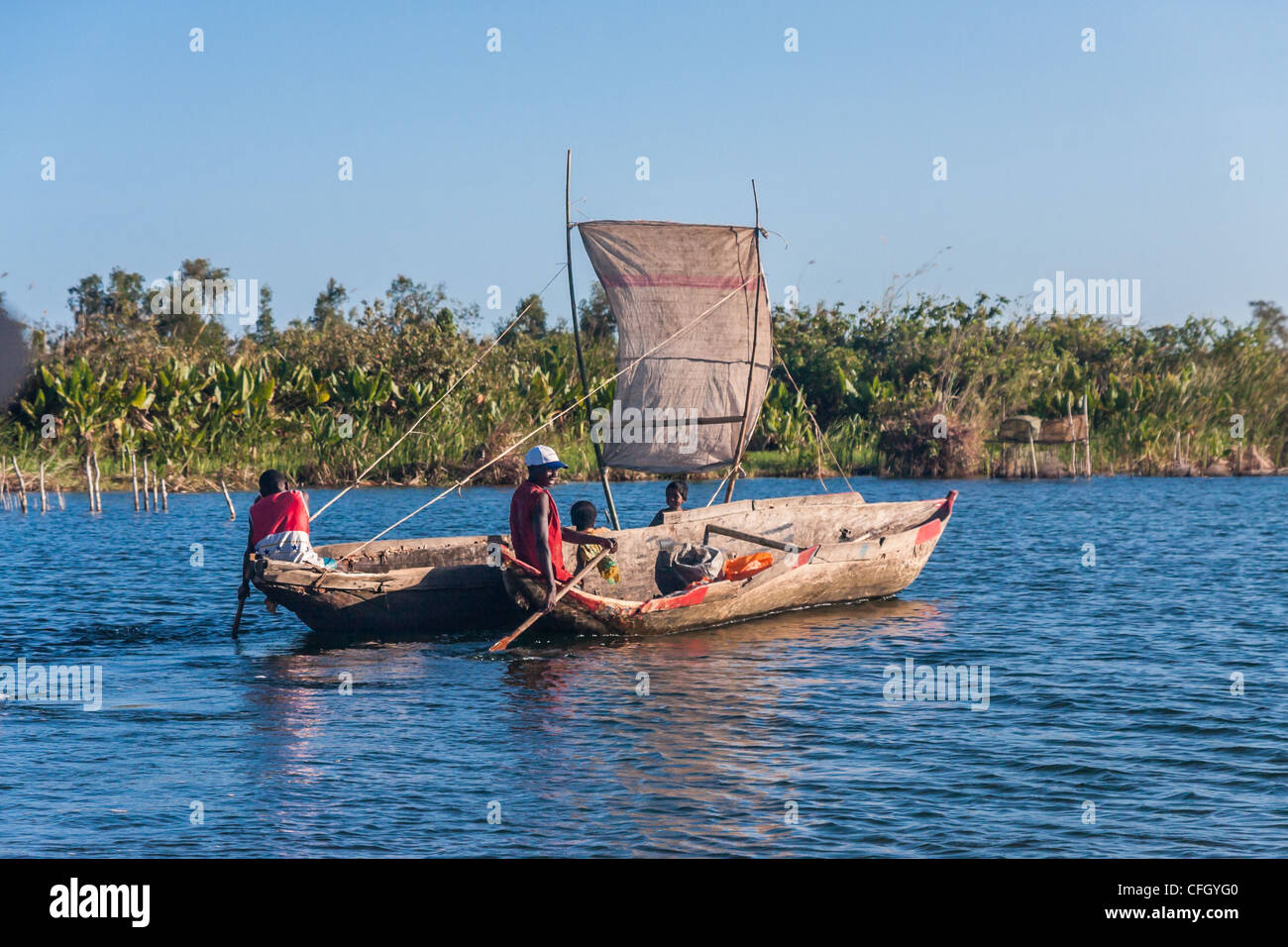 Segelkanu im Pangalanes Kanal, östlichen Madagaskars Stockfoto