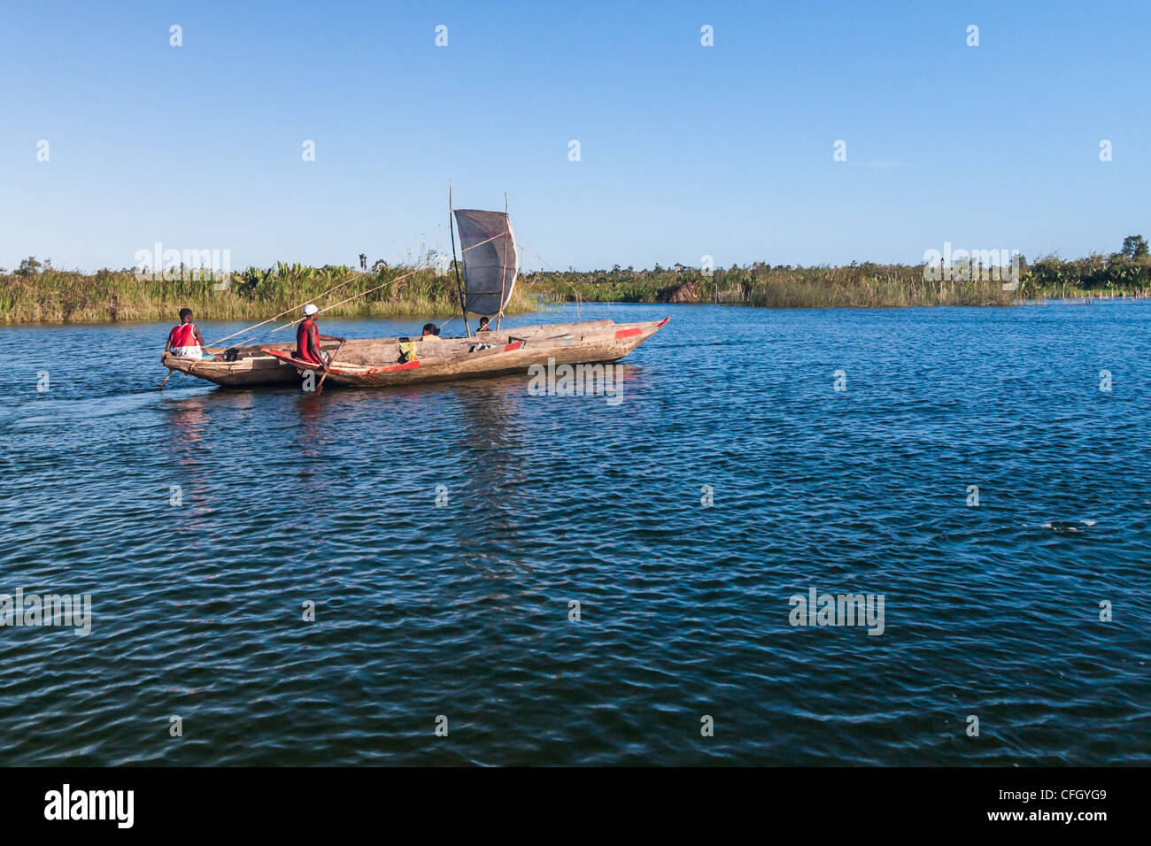 Segelkanu im Pangalanes Kanal, östlichen Madagaskars Stockfoto